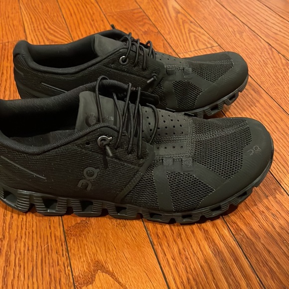 On sneakers , size 6,5 used but like new . - Picture 2 of 6